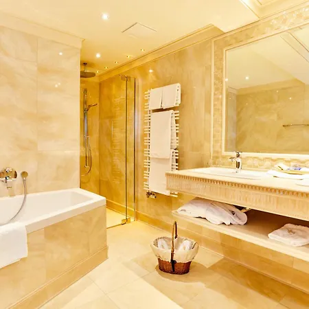 Salzburgerhof, 5-sterne Von Zell Am 5* ツェル アム ゼー
