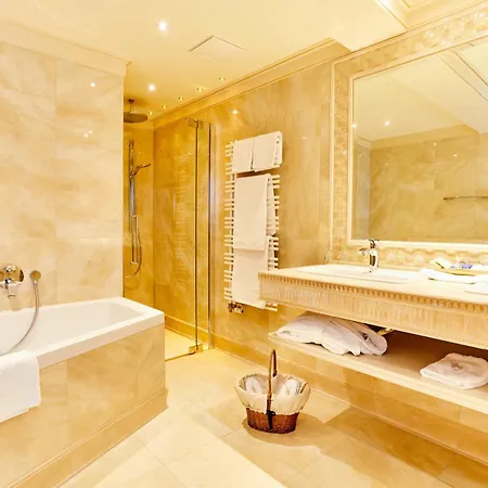 Salzburgerhof, 5-sterne Von Zell Am 5* ツェル アム ゼー
